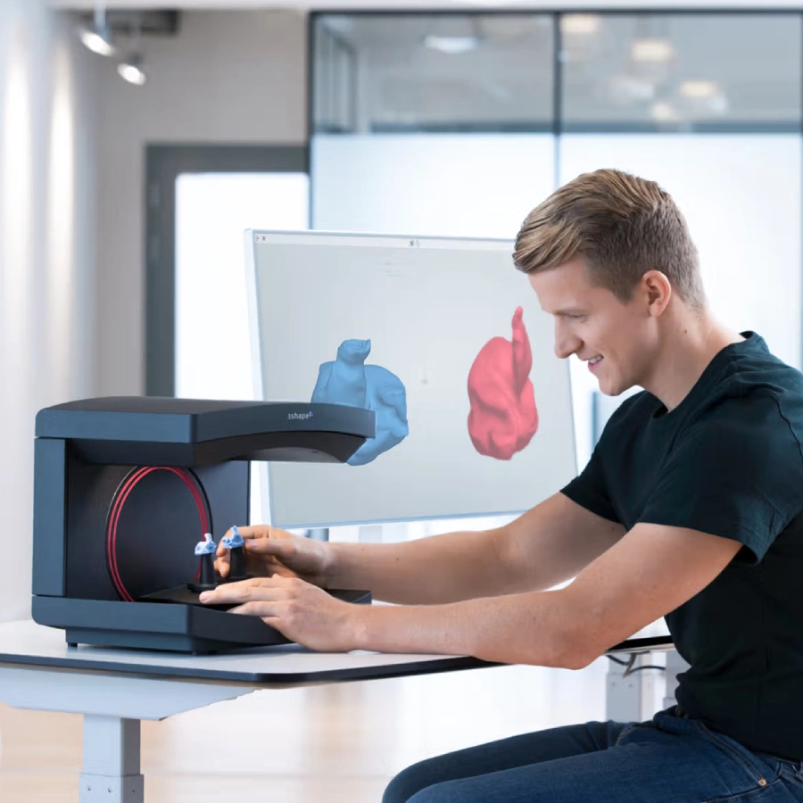 Skaner laboratoryjny 3Shape - urządzenie do szybkiego i precyzyjnego przenoszenia wycisków dentystycznych do świata cyfrowego.